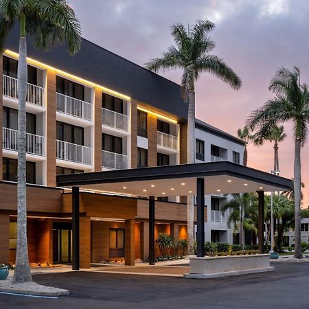 Courtyard By Marriott - Naples Otel Dış mekan fotoğraf