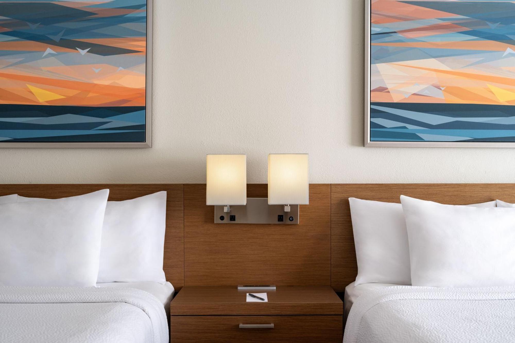 Courtyard By Marriott - Naples Otel Dış mekan fotoğraf