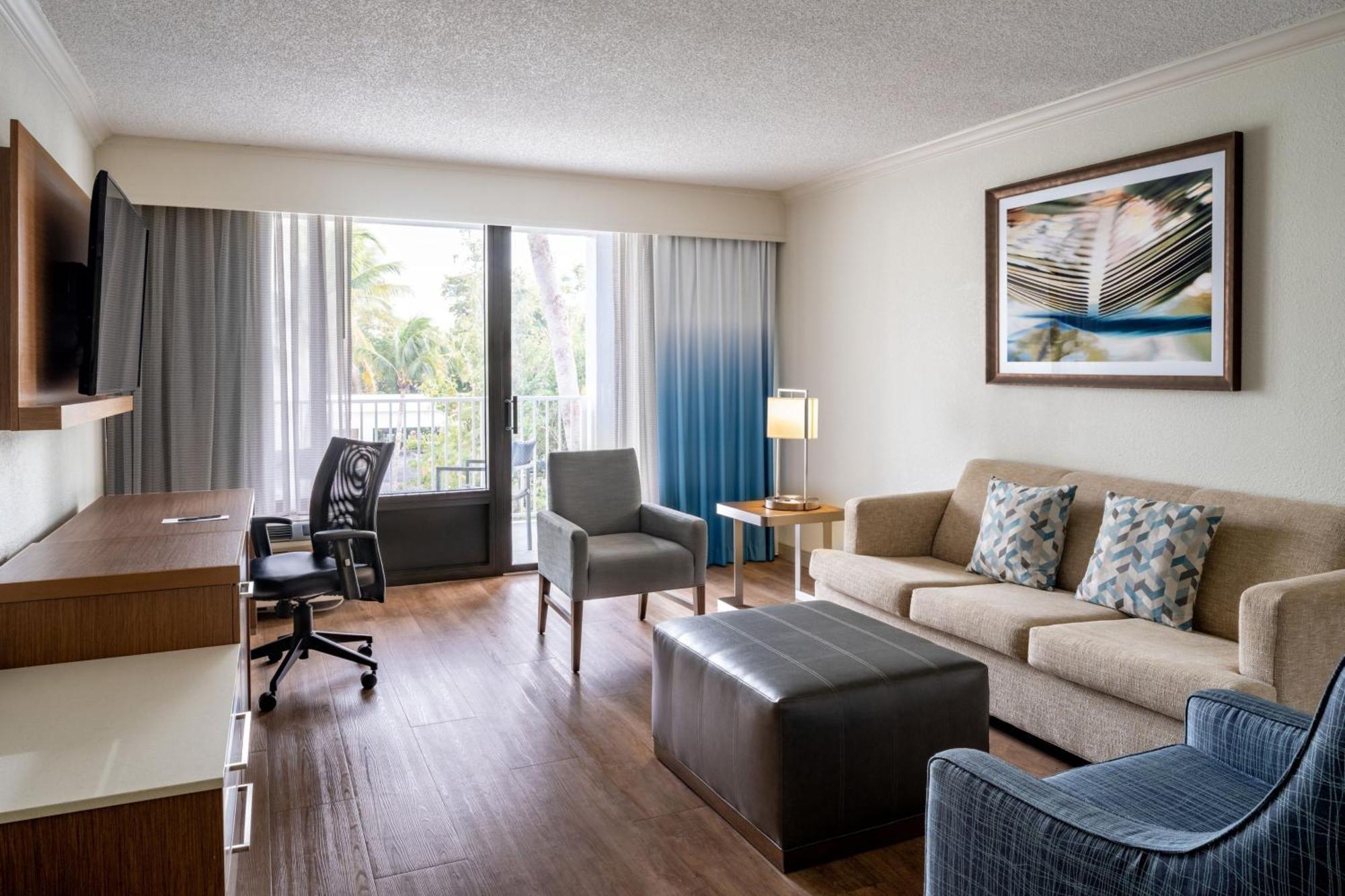 Courtyard By Marriott - Naples Otel Dış mekan fotoğraf