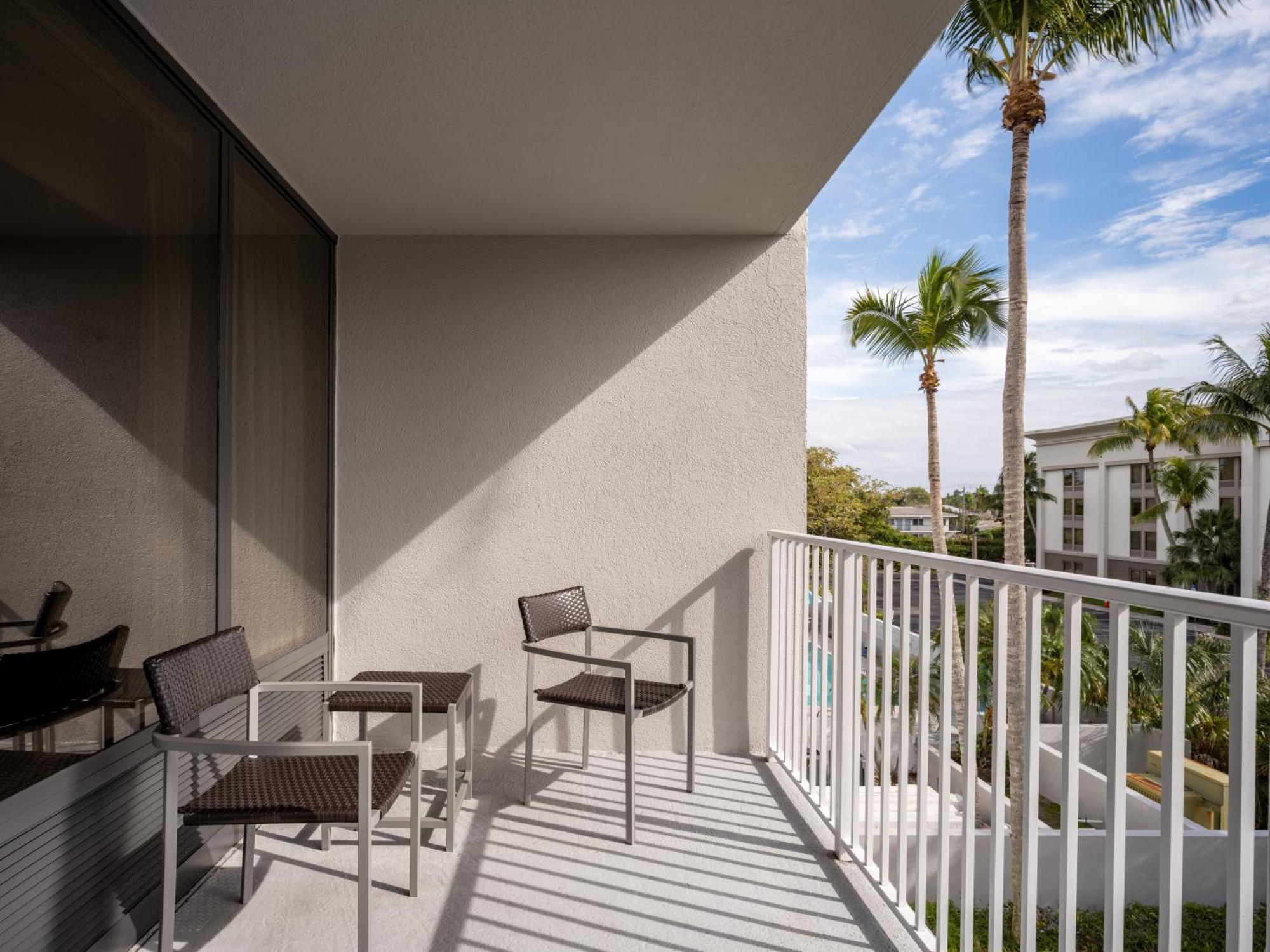 Courtyard By Marriott - Naples Otel Dış mekan fotoğraf