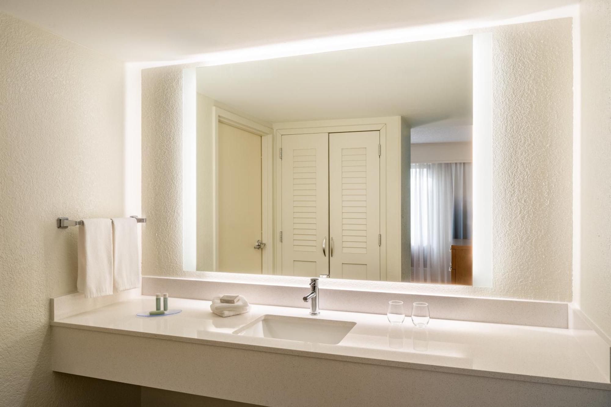 Courtyard By Marriott - Naples Otel Dış mekan fotoğraf