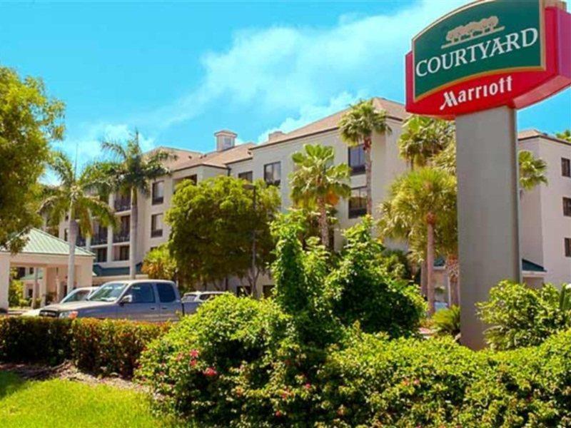 Courtyard By Marriott - Naples Otel Dış mekan fotoğraf