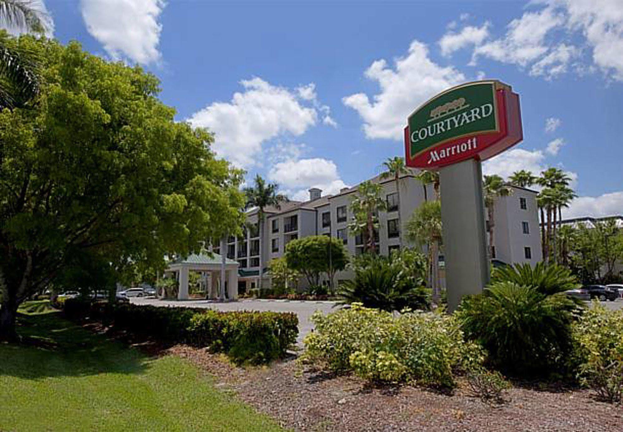 Courtyard By Marriott - Naples Otel Dış mekan fotoğraf