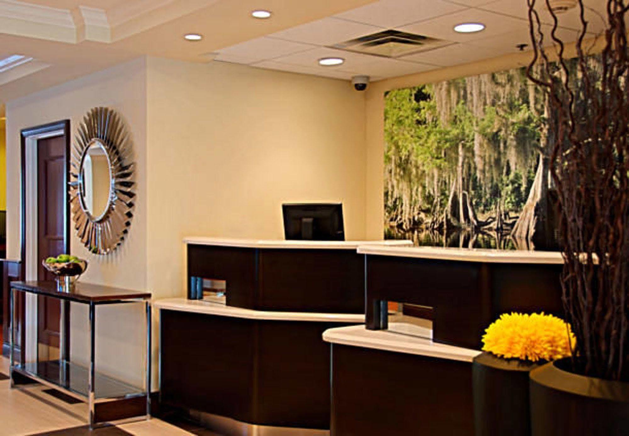 Courtyard By Marriott - Naples Otel Dış mekan fotoğraf